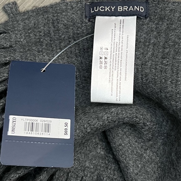 *NWT* Lucky Brand Scarf with fringe - Picture 6 of 10